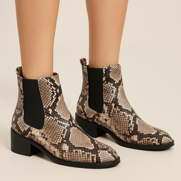 Snakeskin ankle boot - Picture 1 of 5